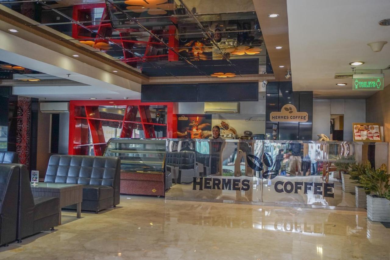 Hermes Palace Hotel Medan Exterior photo