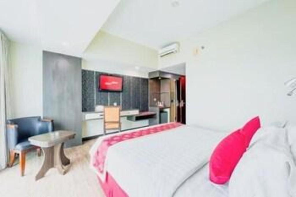 Hermes Palace Hotel Medan Exterior photo