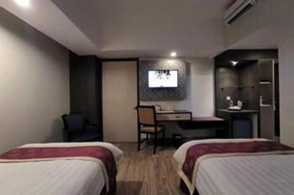 Hermes Palace Hotel Medan Exterior photo