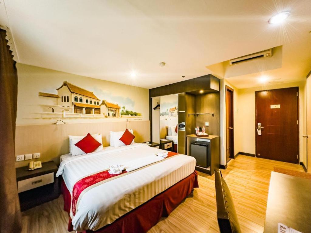 Hermes Palace Hotel Medan Exterior photo
