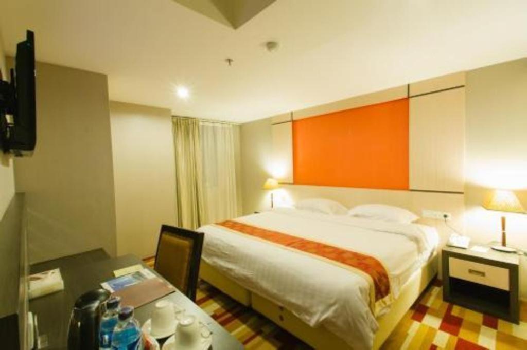 Hermes Palace Hotel Medan Exterior photo