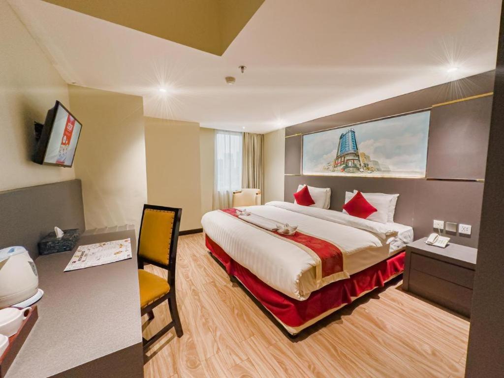 Hermes Palace Hotel Medan Exterior photo