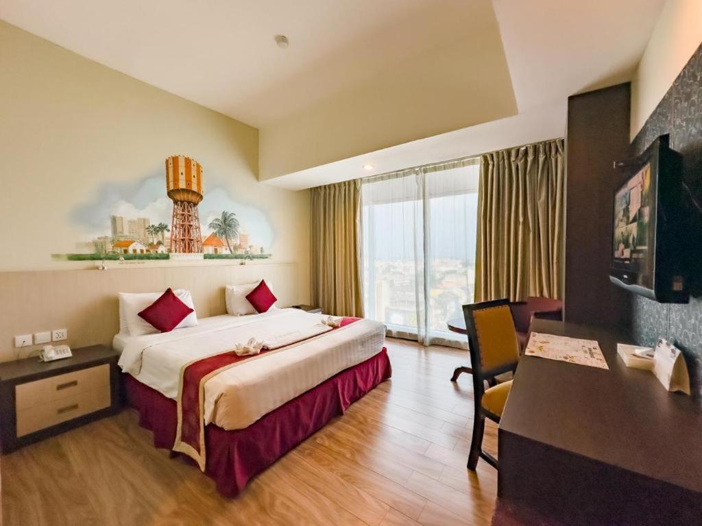 Hermes Palace Hotel Medan Exterior photo