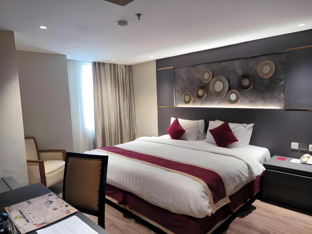Hermes Palace Hotel Medan Exterior photo