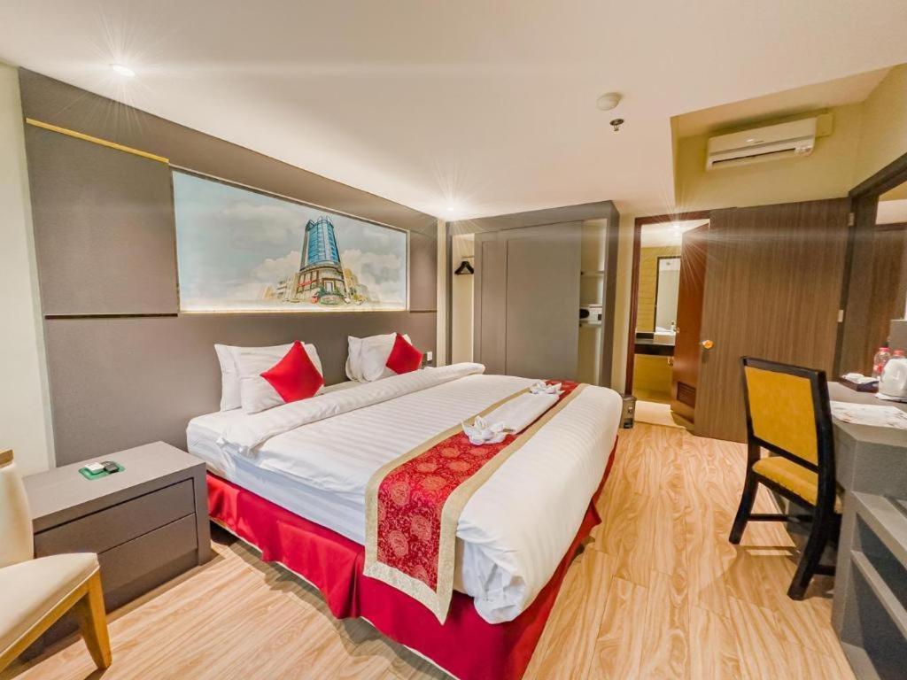 Hermes Palace Hotel Medan Exterior photo