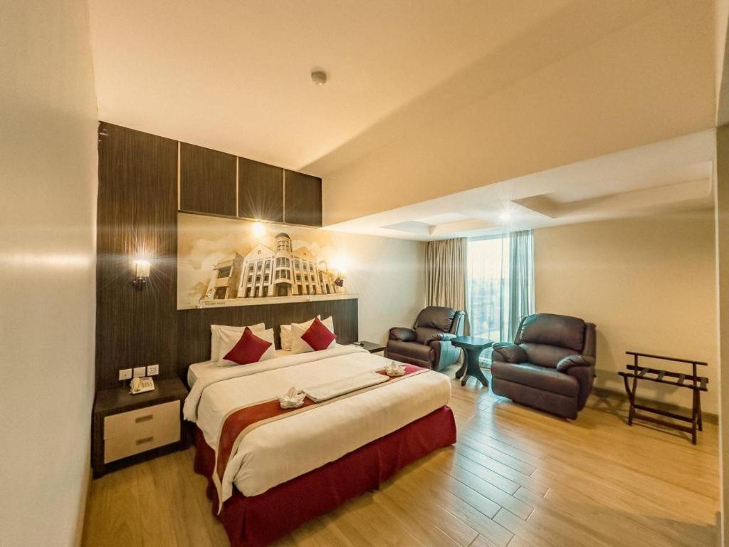 Hermes Palace Hotel Medan Exterior photo